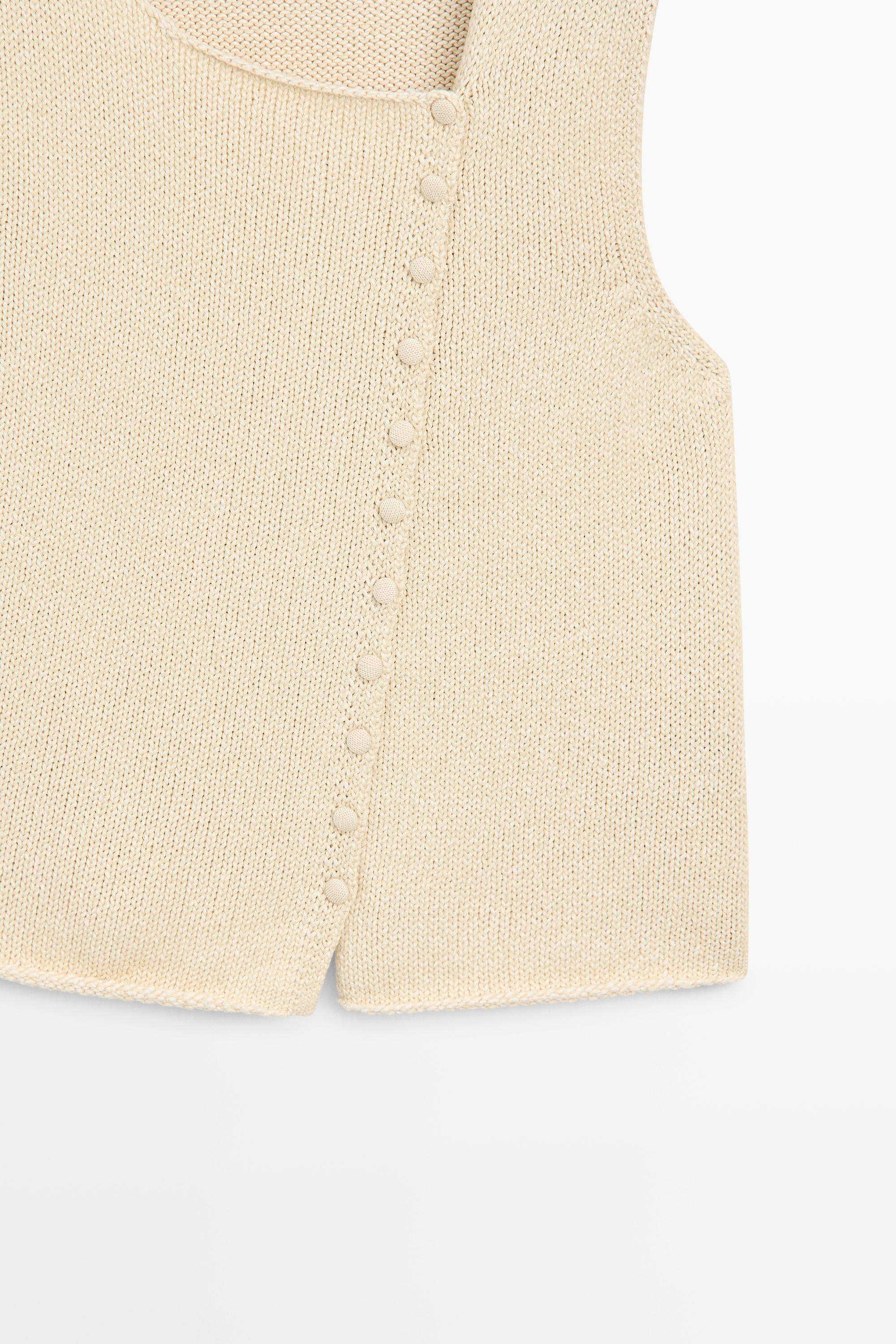 Cotton blend knit top with button detail